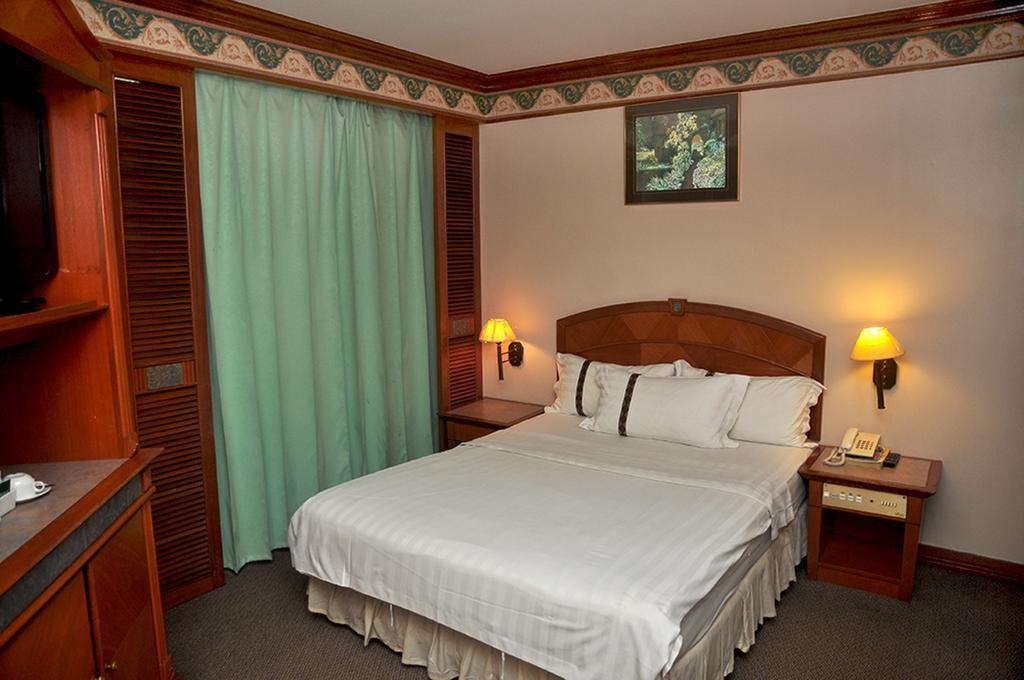 Hotel Deleeton Kota Kinabalu Oda fotoğraf