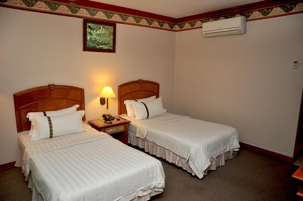 Hotel Deleeton Kota Kinabalu Oda fotoğraf