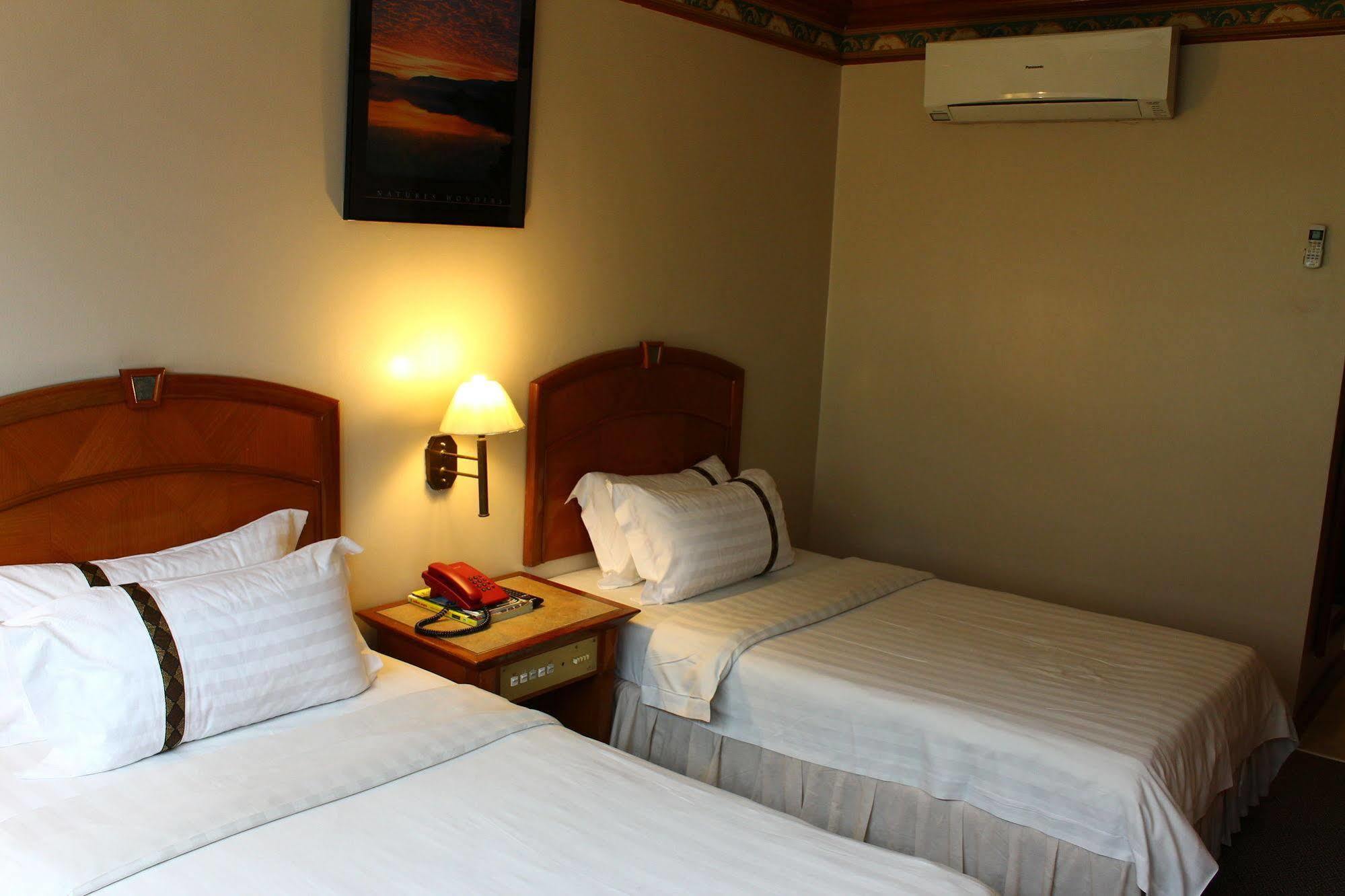 Hotel Deleeton Kota Kinabalu Dış mekan fotoğraf
