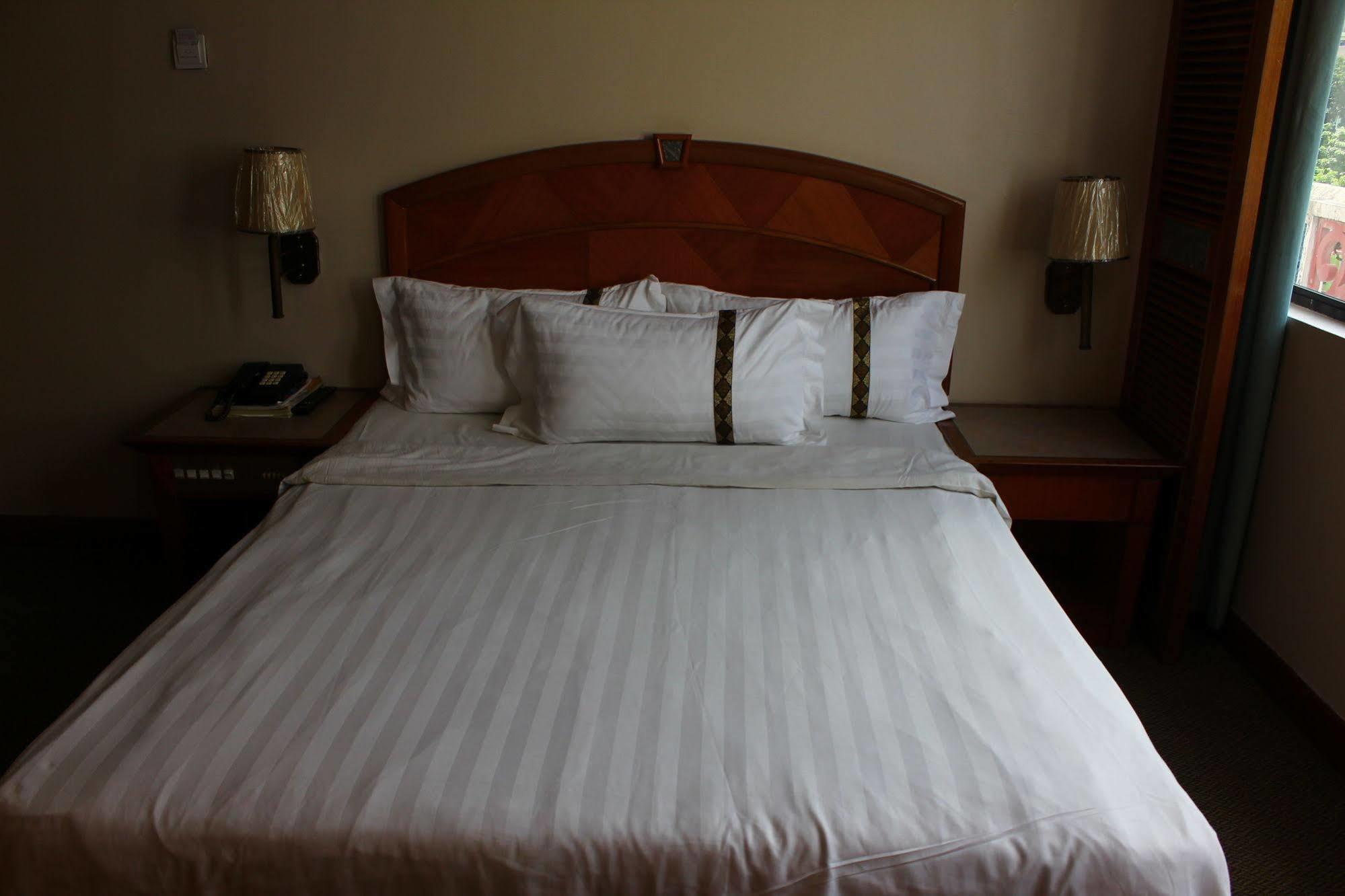 Hotel Deleeton Kota Kinabalu Dış mekan fotoğraf