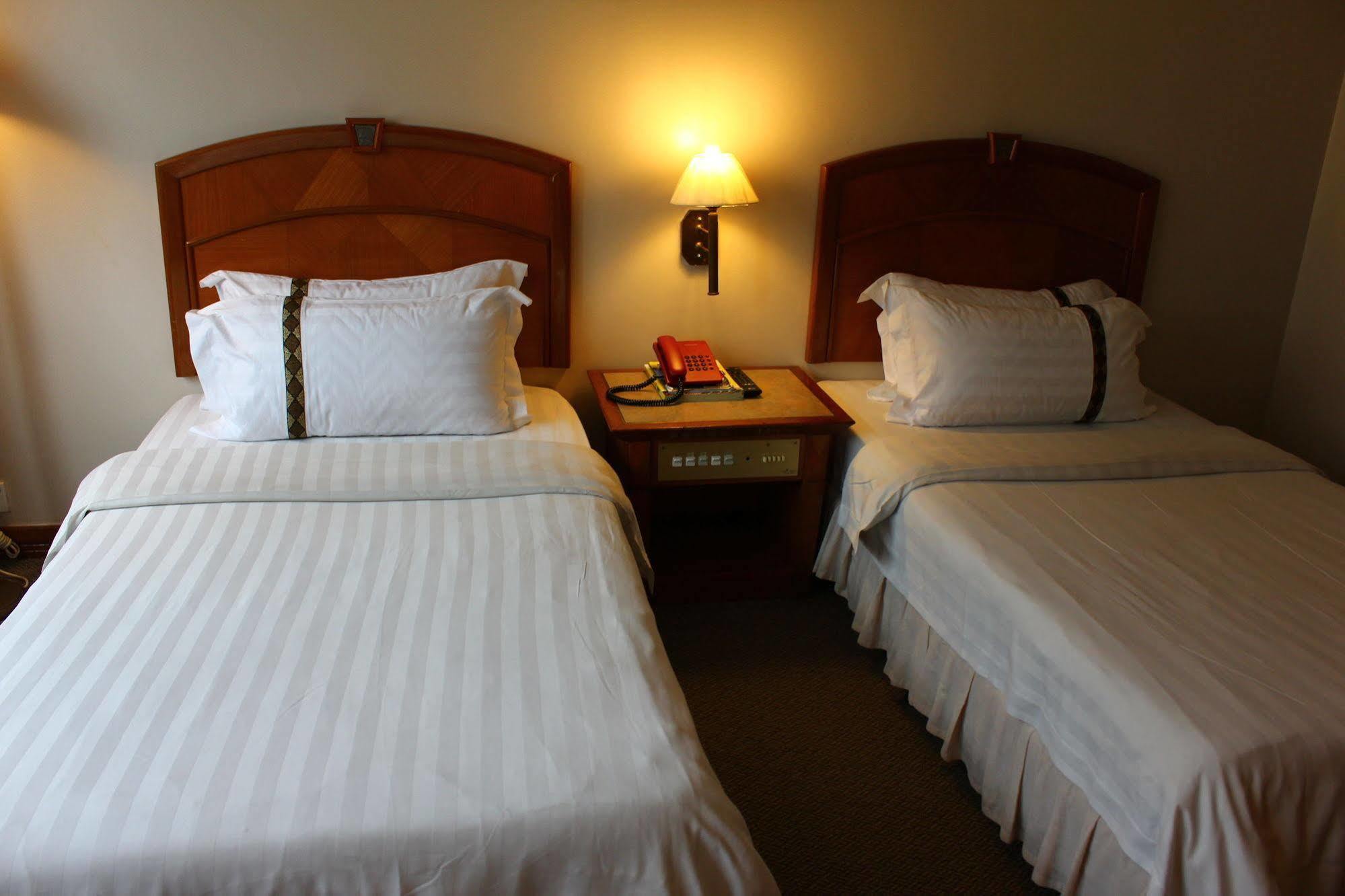 Hotel Deleeton Kota Kinabalu Dış mekan fotoğraf